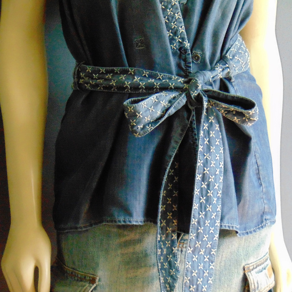 Anthro Holding Horses Chambray Stitch Wrap Top M - Picture 2 of 6